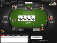 Игра за столом на Титан Покер